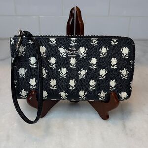 Coach Wristlet Wallet Pouch Bag Leather Floral Herald Cross Grain Leather Wallet